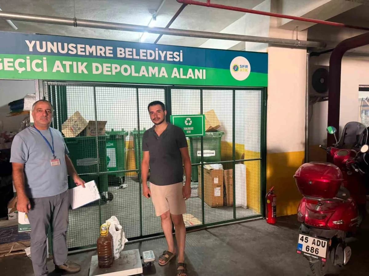 Yunusemre Belediyesi atık yağ kampanyası kapsamında sıvı yağ dağıtımı yapıyor