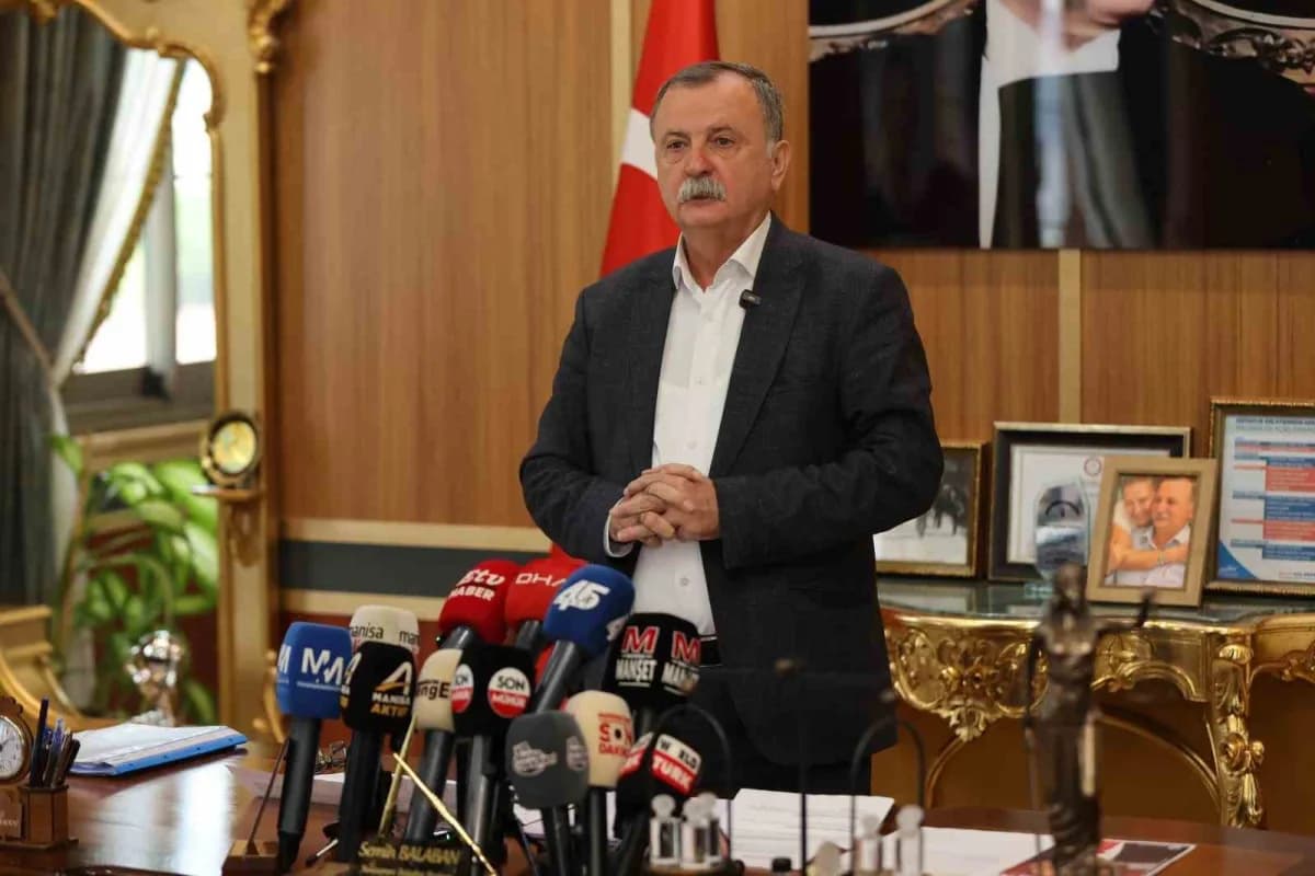 Yunusemre Belediye Başkanı Semih Balaban, aylık basın toplantısında Belediye olarak son dönemde yapılan çalışmaları anla