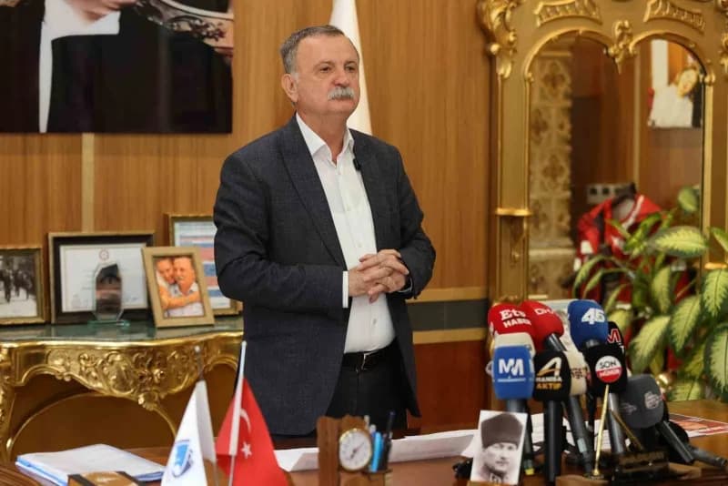 Yunusemre Belediye Başkanı Semih Balaban, aylık basın toplantısında Belediye olarak son dönemde yapılan çalışmaları anla