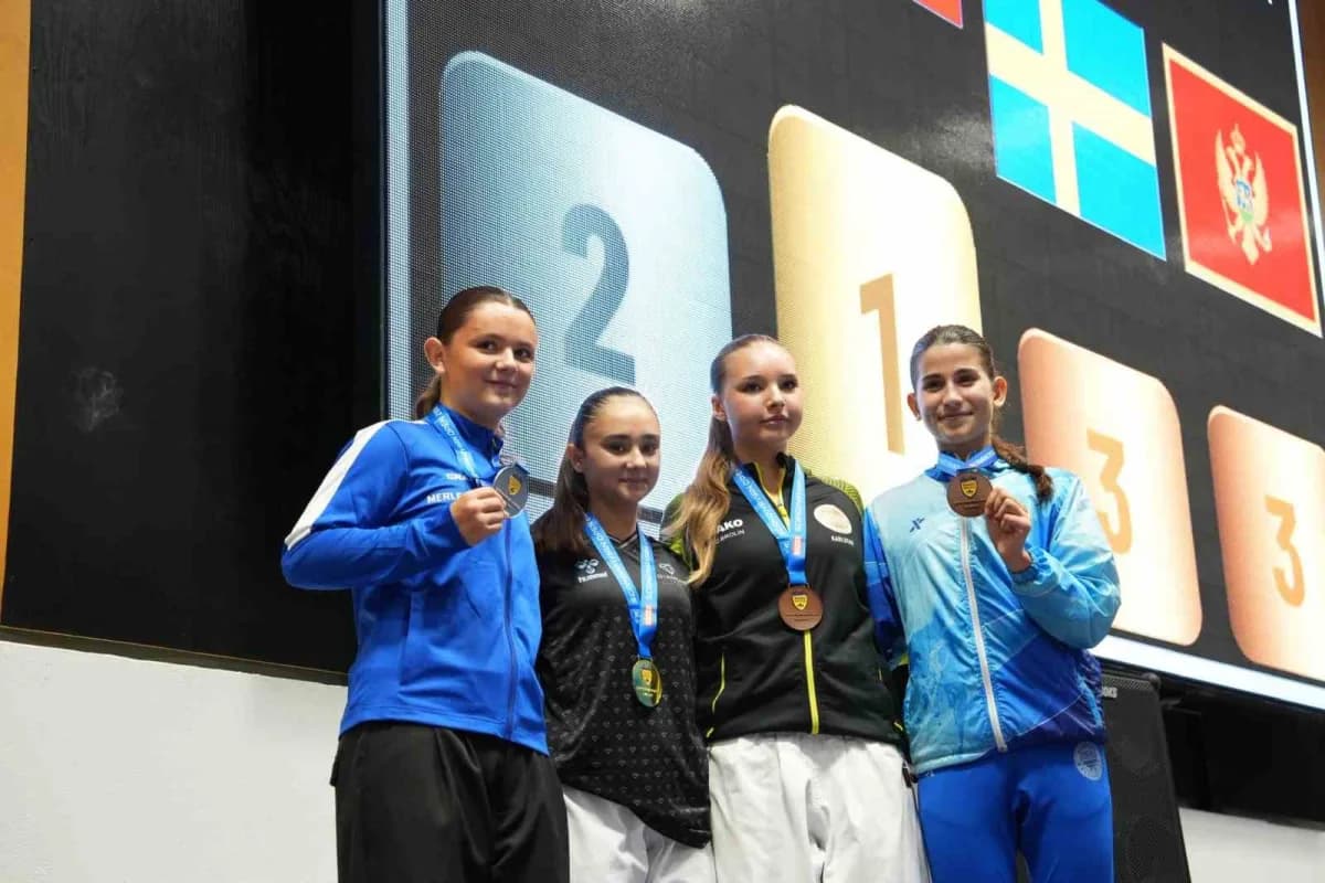 Yüsra Bozbey, İsveç’te düzenlenen scandınavıan Karate open 2026’da şampiyon olarak altın madalya kazandı