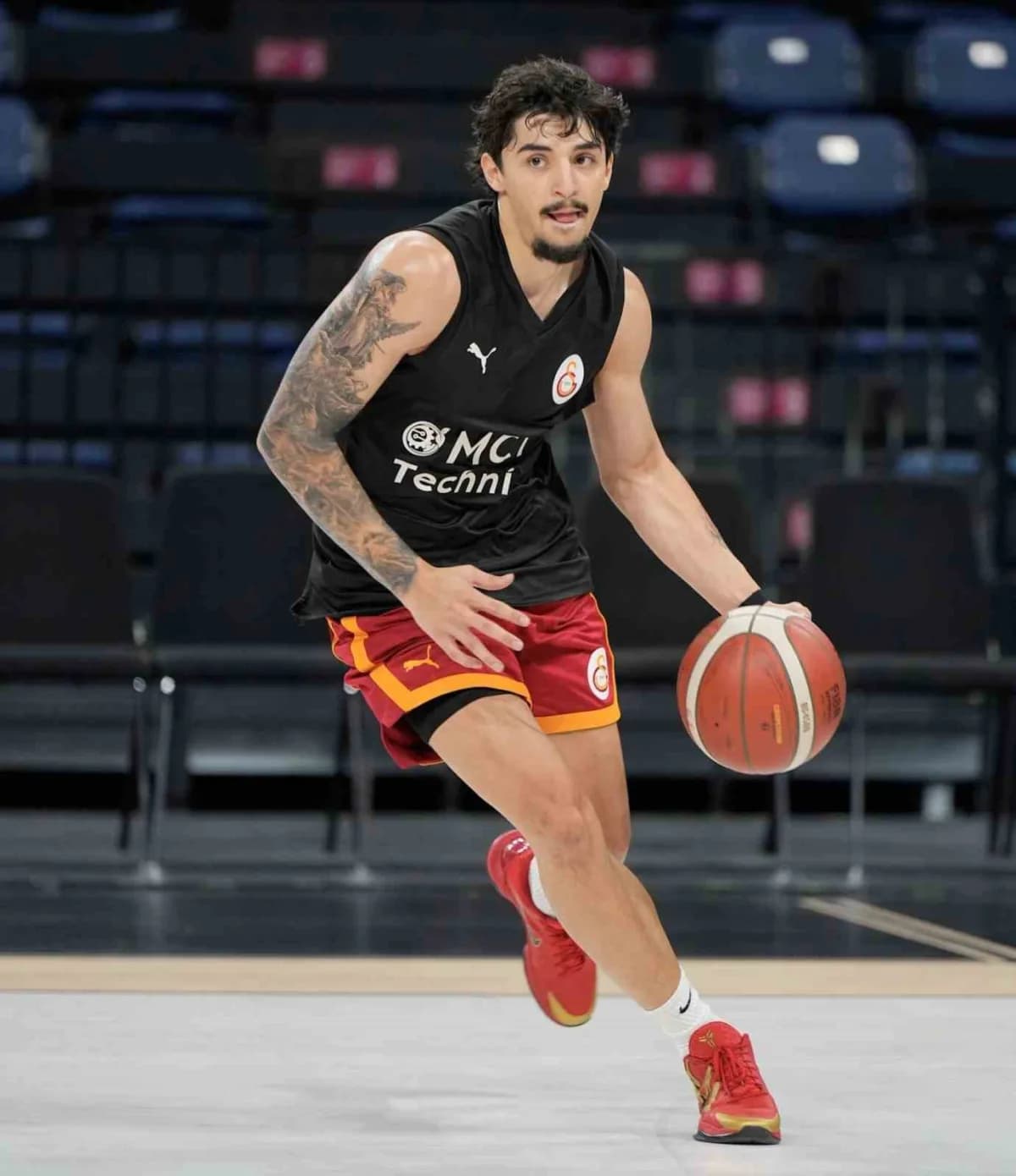 Galatasaray Erkek Basketbol Takımı'nın genç oyuncusu Zekeriya Yiğit Tekin, bu sezon Basketbol Şampiyonlar Ligi'nde final