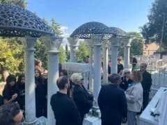 Zeki Müren’in Bursa Emir Sultan Mezarlığı’ndaki kabri başında anma töreni