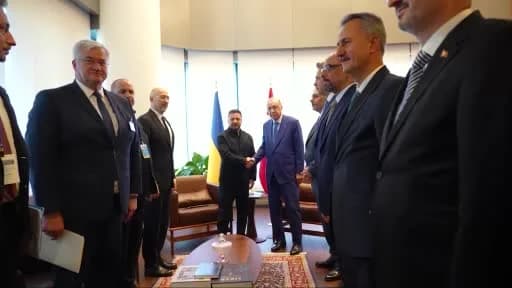 Ukrayna Devlet Başkanı Zelenskiy ve Cumhurbaşkanı Recep Tayyip Erdoğan görüşme sırasında