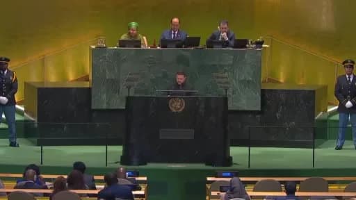 Ukrayna Devlet Başkanı Vladimir Zelenskiy BM Genel Kurulu'nda konuşma yaparken