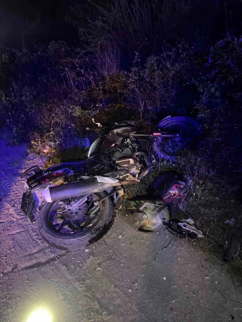 Zonguldak Alaplı'da otomobil ve motosikletin kafa kafaya çarpıştığı trafik kazası sonrası olay yeri