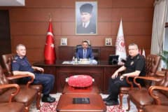 Zonguldak'ta asayiş ve güvenlik toplantısı sırasında yetkililerin bir arada olduğu toplantı salonu