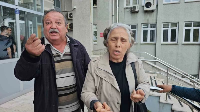 Veysel Oruçoğlu'nun babası Fahri Oruçoğlu (Solda) ve Ziya Kiret'in eşi Şafak Kiret (Sağda) duruşma sonrası gazetecilere