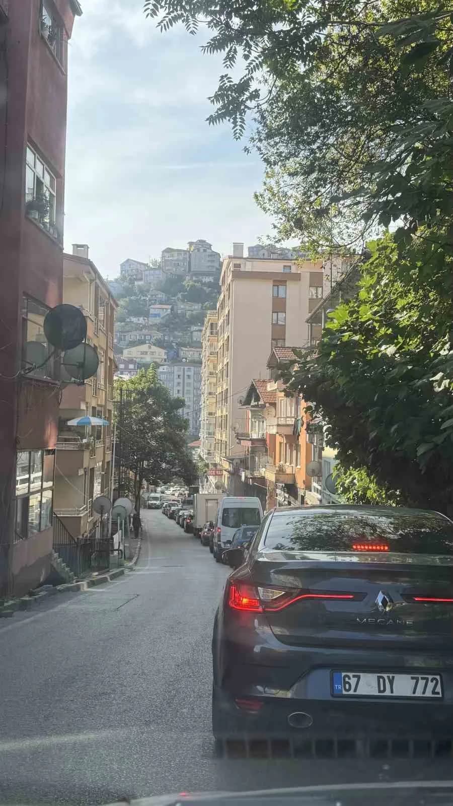 Zonguldak(iha)-Zonguldak’ta Soğuksu mevkisinde yaşanan yoğun trafik, sürücülere zor anlar yaşattı. Trafik nedeniyle bölg