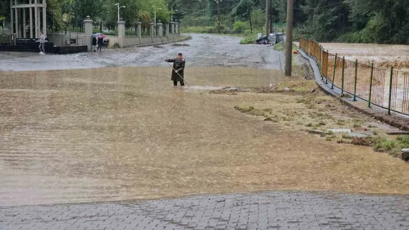 Zonguldak Küçük Sanayi Sitesi'nde sağanak sonrası dere taşması ve su baskını görüntüsü
