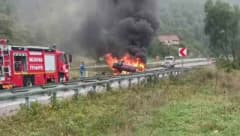 Zonguldak Sapça mevkisinde takla atan ve alev alan otomobilin yangın sonrası görüntüsü