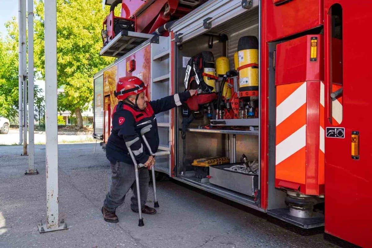 110 santimetrelik boyu ve yıllarca kullanılan İtfaiye acil çağrı numarası 110’dan esinlenerek "110 Yaşar" diye anılan Ka