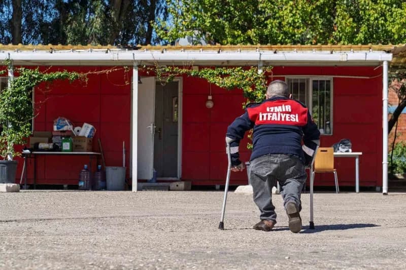 110 santimetrelik boyu ve yıllarca kullanılan İtfaiye acil çağrı numarası 110’dan esinlenerek "110 Yaşar" diye anılan Ka