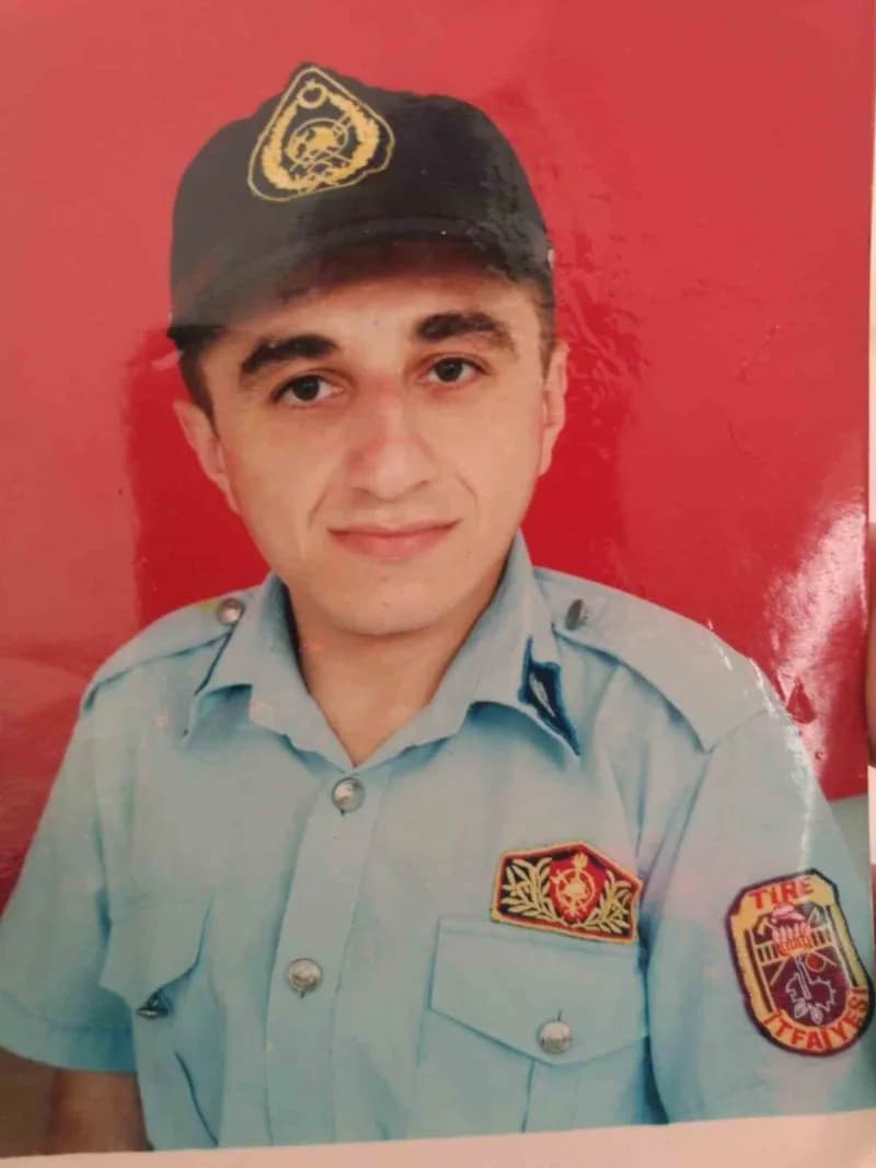 Cam kemik hastalığıyla dünyaya gelen Yaşar Karaduman, İzmir İtfaiyesi’nde 24 yıldır görev yapıyor.