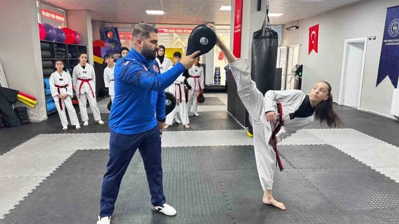 Ağrı’da Taekwondo yapan 13 yaşındaki Elif Işık, Milli Takım seçmelerinde birinci olarak Avrupa Şampi