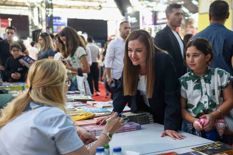 Antalya Büyükşehir Belediye Başkanvekili Büşra Özdemir, yazar ve okurlarla buluştu