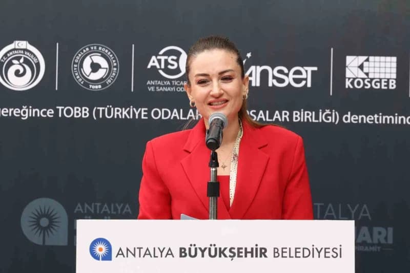 Antalya Büyükşehir Belediye Başkan Vekili Büşra Özdemir, "On altı yıl önce başlayan Antalya Kitap Fuarı, bugün şehrimizi
