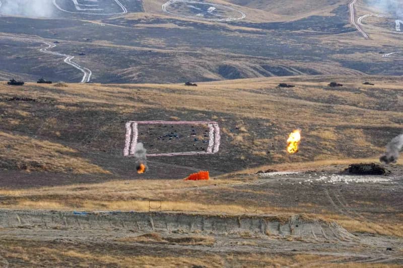 STM’nin geliştirdiği 20 adet KARGU vurucu İHA’dan oluşan sürü, tek operatör kontrolünde gerçekleştirdiği otonom saldırıy