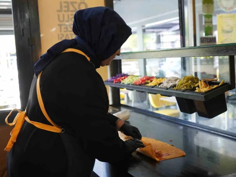15 yaşında komi olarak başladı, 20 yaşında döner ustası oldu