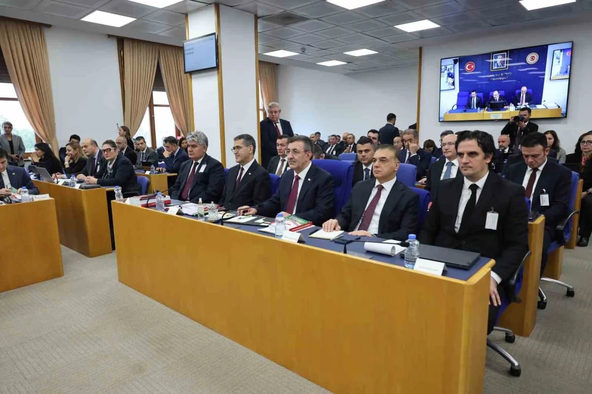 Cumhurbaşkanı Yardımcısı Cevdet Yılmaz, "2027 Yılı bütçemizde özellikle emeklilerimizi önceliklendir