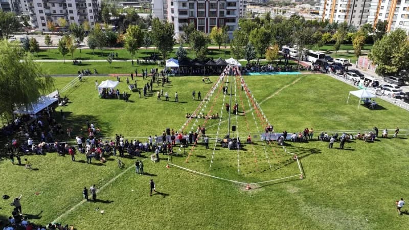 Malatya'da 21. Uluslararası Turgut Özal Karakucak Güreşleri için hazırlanan er meydanı ve pehlivanlar
