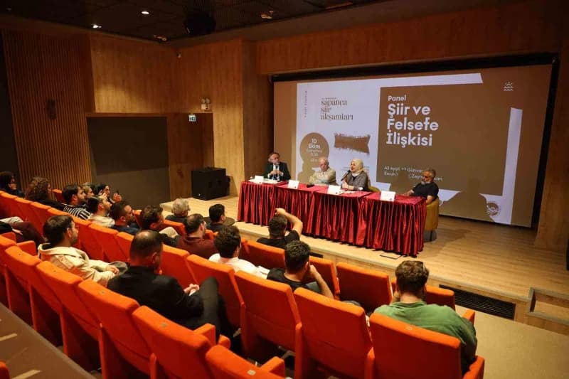 Sakarya'da düzenlenen "25. Uluslararası Sapanca Şiir Akşamları", gerçekleştirilen panel ve kapanış programıyla tamamland