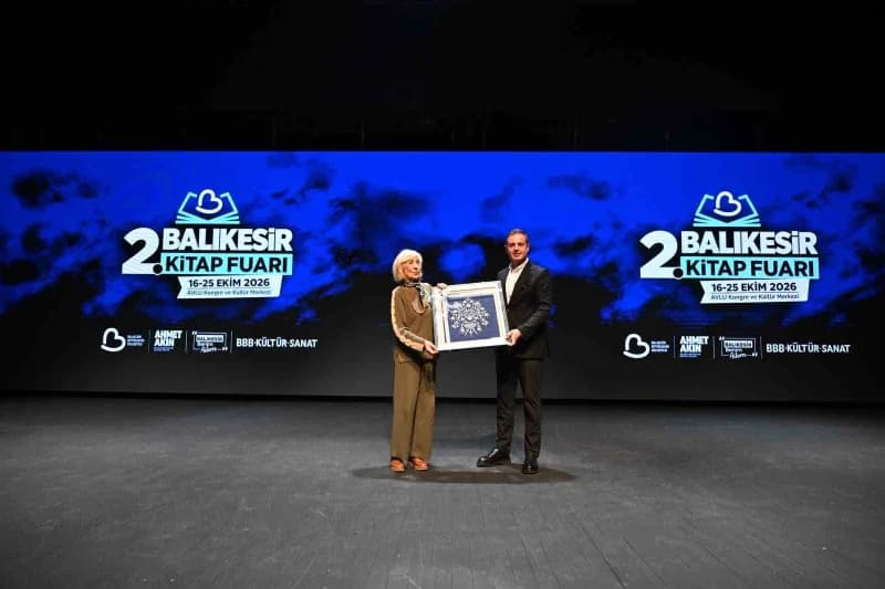 Balıkesir Büyükşehir Belediye Başkanı Ahmet Akın'ın hayata geçirdiği bu yıl ikincisi düzenlenen Balıkesir Kitap Fuarı, A