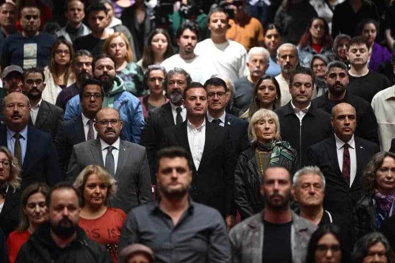 Balıkesir Büyükşehir Belediye Başkanı Ahmet Akın'ın hayata geçirdiği bu yıl ikincisi düzenlenen Balıkesir Kitap Fuarı, A