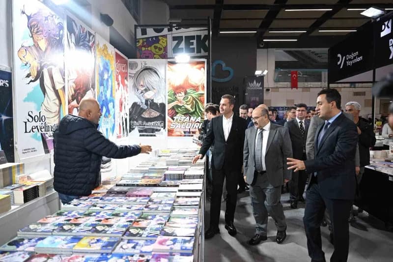 Kitapseverlerin büyük ilgi gösterdiği fuarın açılış töreninde konuşan Balıkesir Büyükşehir Belediye Başkanı Ahmet Akın,