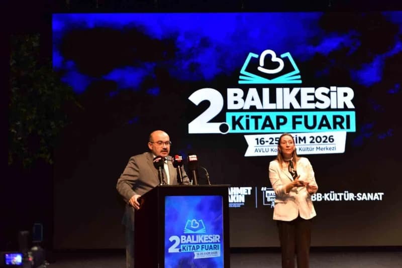 Balıkesir Büyükşehir Belediye Başkanı Ahmet Akın'ın hayata geçirdiği bu yıl ikincisi düzenlenen Balıkesir Kitap Fuarı, A