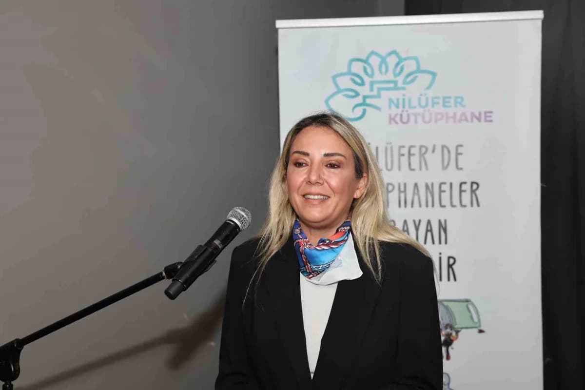 Nilüfer Belediyesi ve Bursa Yazın ve Sanat Derneği (BUYAZ) tarafından düzenlenen BUYAZ İhsan Üren Şiir Ödülü, Nâzım Hikm