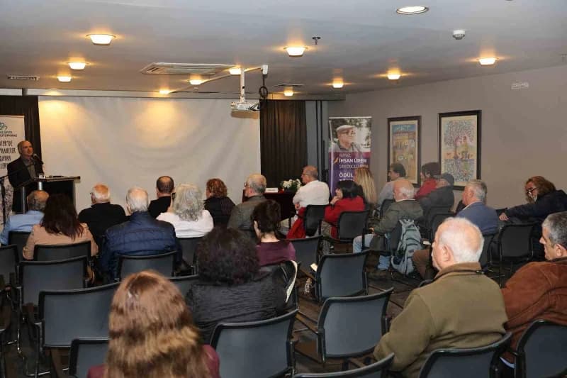 Nilüfer Belediyesi ve Bursa Yazın ve Sanat Derneği (BUYAZ) tarafından düzenlenen BUYAZ İhsan Üren Şiir Ödülü, Nâzım Hikm