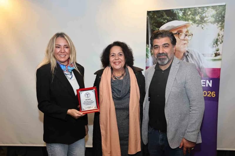 Nilüfer Belediyesi ve Bursa Yazın ve Sanat Derneği (BUYAZ) tarafından düzenlenen BUYAZ İhsan Üren Şiir Ödülü, Nâzım Hikm