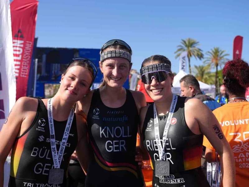 Türkiye Triatlon Federasyonu ve Alanya Belediyesi iş birliğiyle düzenlenen 35. Uluslararası Alanya T