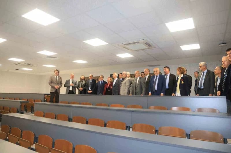 Bursa Uludağ Üniversitesi (BUÜ), köklü geçmişini modern yatırımlarla taçlandırmaya devam ediyor. Açılış töreninde, yakla