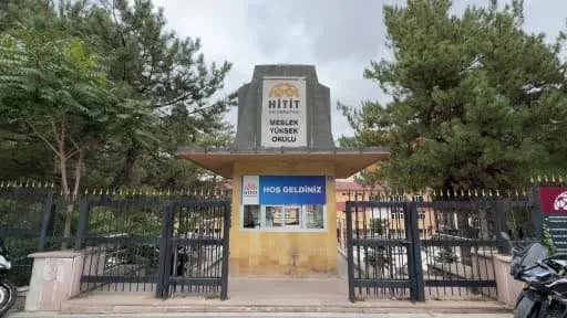Çorum’da 57 yaşındaki baba ve oğlu Hitit Üniversitesi kampüsünde birlikte eğitim görüyor