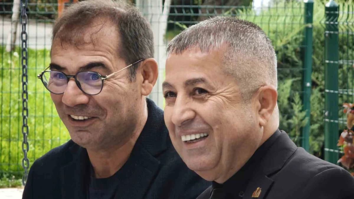 TSYD Ankara Şubesi Başkanı Murat Tarhan (Sağda) ve Gençlerbirliği Teknik Direktörü Metin Diyadin (Solda)