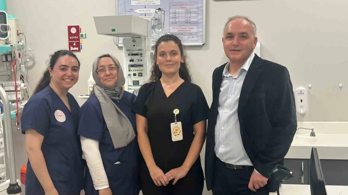 Yalova Eğitim ve Araştırma Hastanesi Neonatoloji Uzmanı Dr. Serhat Özkan hastane ortamında