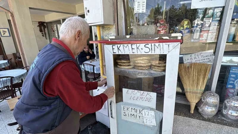 Karabük'ün Safranbolu ilçesinde yaşayan 80 yaşındaki Muzaffer Aydın, 62 yıllık dostu İsmail Turgut'un vefatının ardından