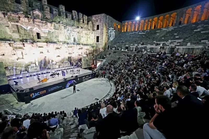 Bakan Kacır, 77. Uluslararası Uzay Kongresi'nin (IAC 2026) son gününde Aspendos Antik Tiyatrosu'nda düzenlenen gala prog