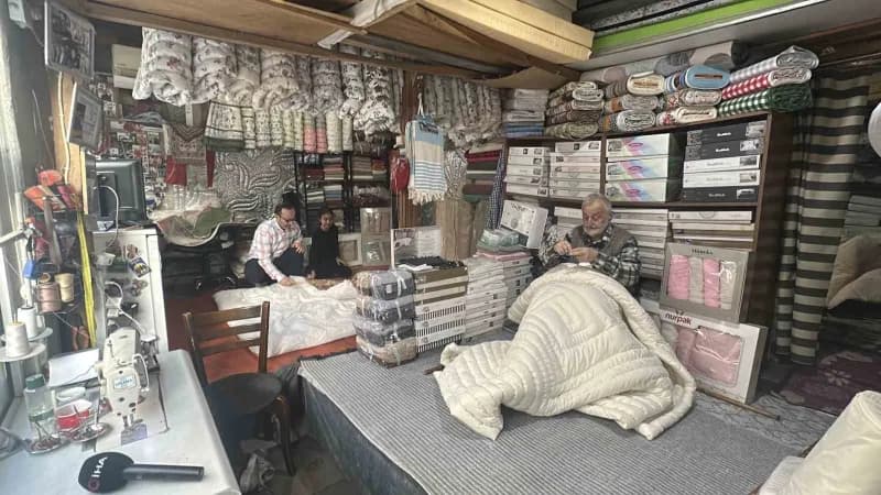 Sakarya'nın Sapanca ilçesinde yaşayan 93 yaşındaki Selahattin Dayal, askerlik görevi sırasında komutanının yönlendirmesi