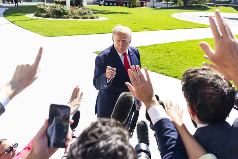 ABD Başkanı Donald Trump basın mensuplarına açıklama yaparken