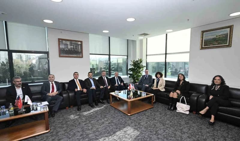 ABD İstanbul Başkonsolosu Michael Lally, Bursa Ticaret ve Sanayi Odası’nı (BTSO) ziyaret etti.