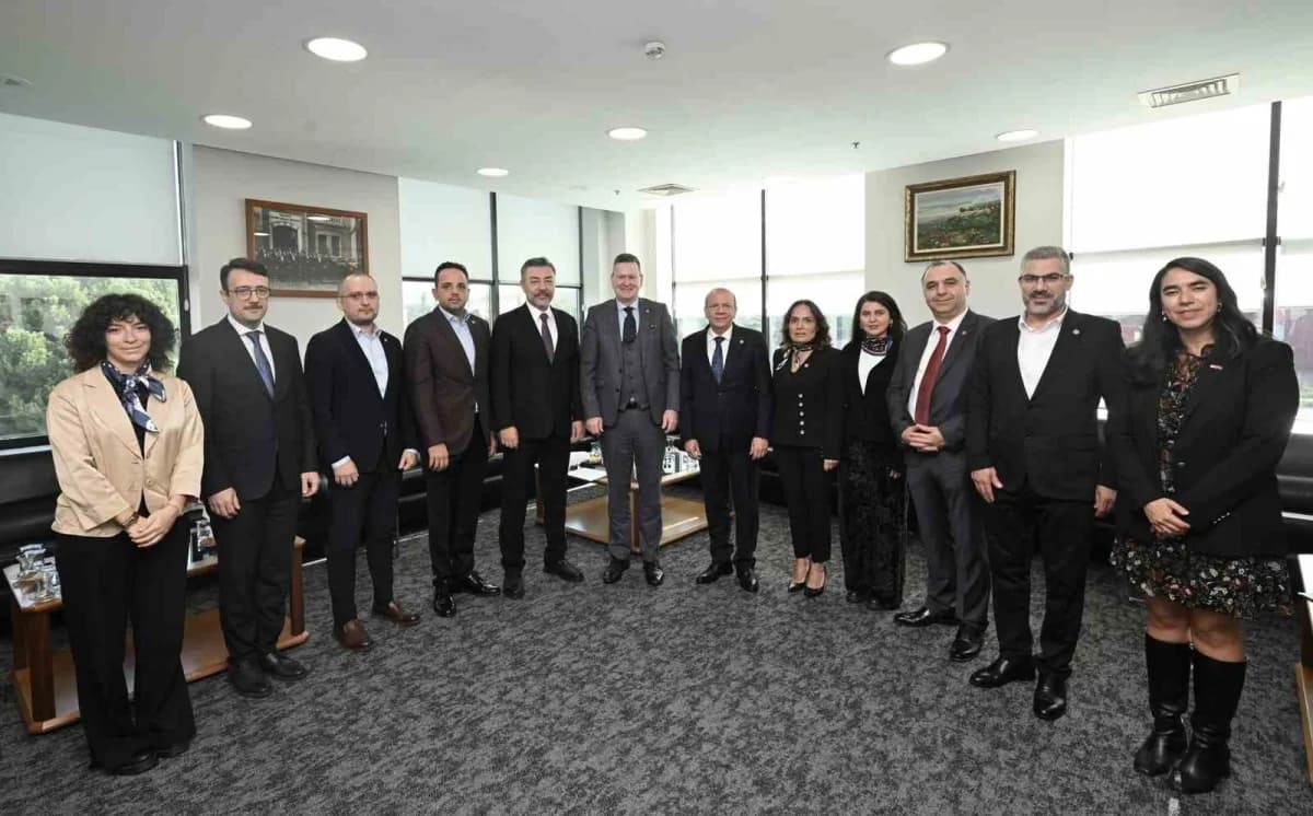 ABD İstanbul Başkonsolosu Michael Lally, Bursa Ticaret ve Sanayi Odası’nı (BTSO) ziyaret etti.