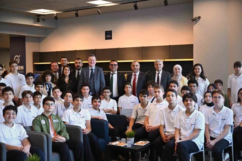 BTSO Yönetim Kurulu Üyesi Murat Çağlar'ın eşliğinde GUHEM'i gezen Başkonsolos Lally ayrıca GUHEM Hav