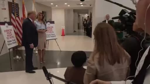 ABD Başkanı Donald Trump ve eşi Melania Trump basın mensuplarına açıklama yapıyor