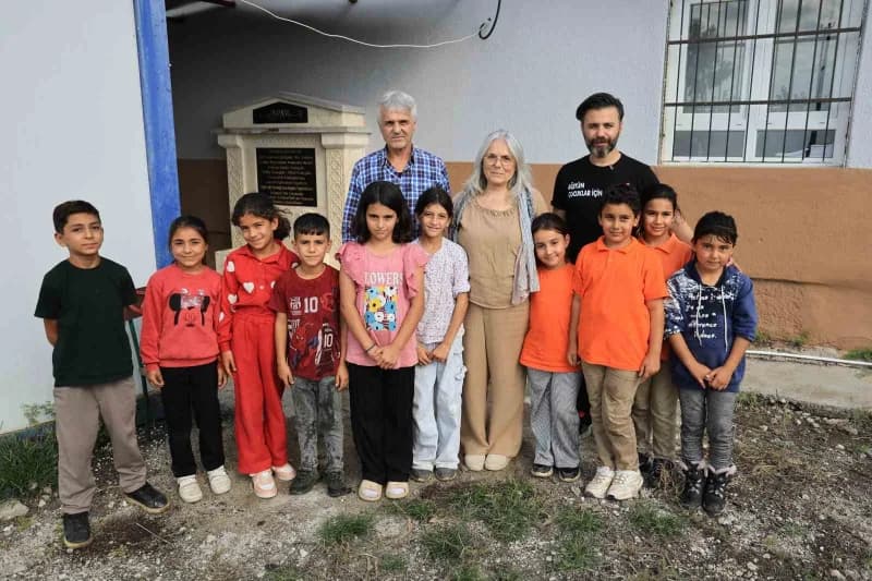 Adana'da 6 Şubat depremlerinde anne, baba ve iki kız evlatlarını kaybeden Erdoğdu ailesinin hatırası için yakınları hayr