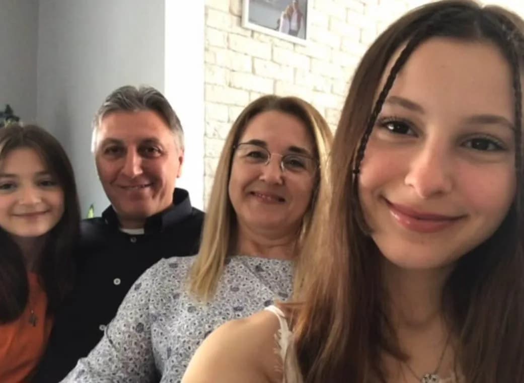 Tutar Yapı Sitesi'nde Gülşen ve Atilla Erdoğdu çifti de kızları Hilal ve Zeynep Su ile birlikte hayatlarını kaybetti.