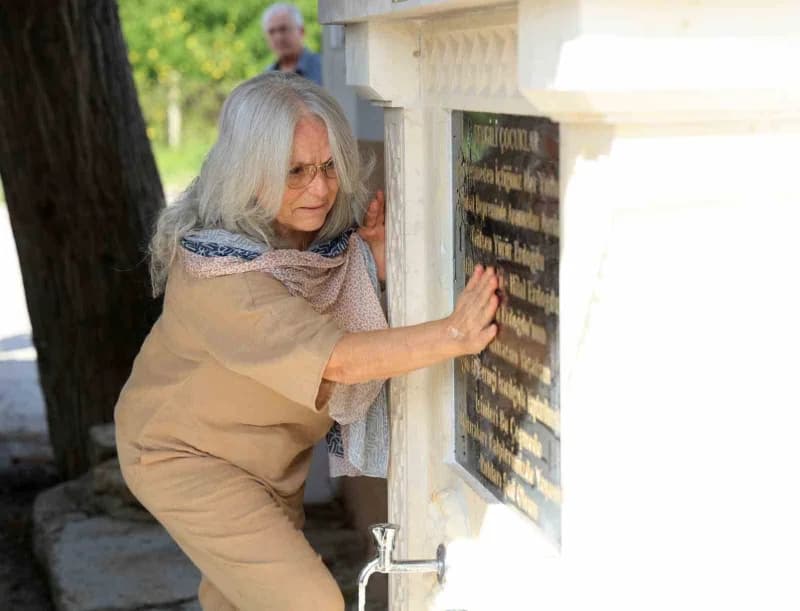 Adana'da 6 Şubat depremlerinde anne, baba ve iki kız evlatlarını kaybeden Erdoğdu ailesinin hatırası için yakınları hayr