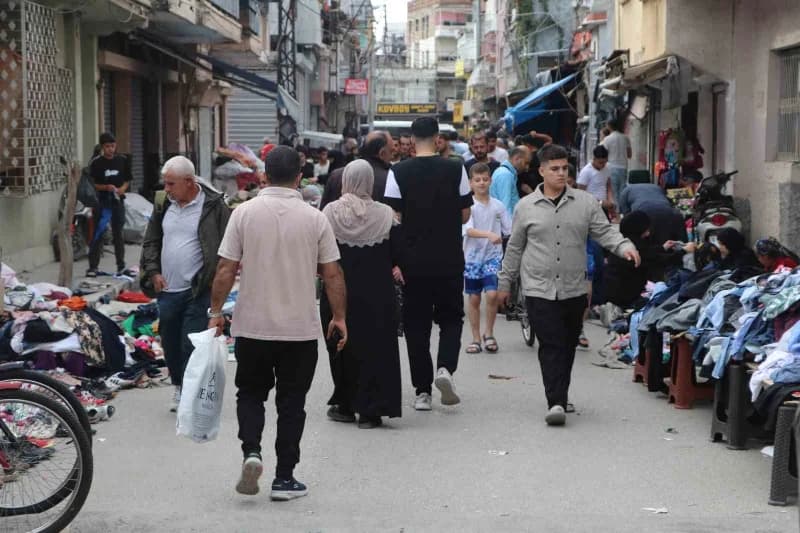 Adana’da her pazar günü kurulan bit pazarı, sabahın erken saatlerinden itibaren aradığını uygun fiyata almak isteyen bin