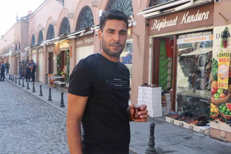 Bölge esnafından Volkan Nartürk, caddenin yeni halinin daha güzel olduğunu dile getirerek, “Turistlerimiz rahat rahat ge